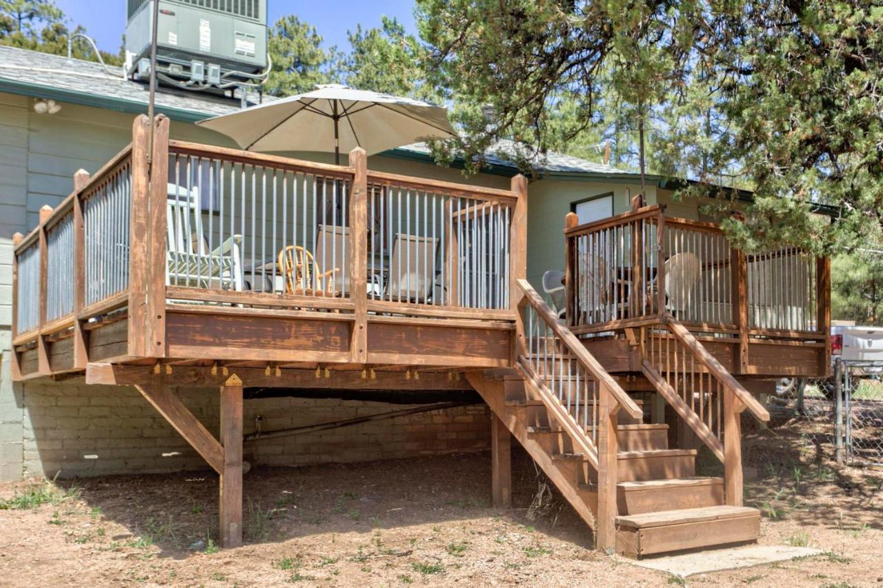 Pine Cabin Luaran gambar